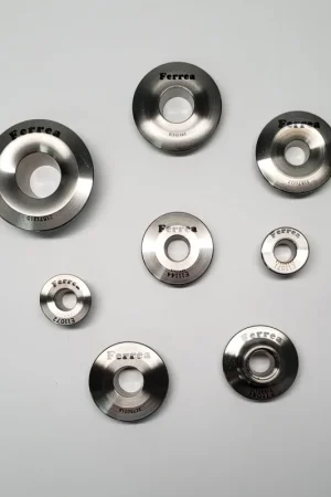 Bargain Ferrea Ford Coyote Beehive Spring 7 Deg Pro CNC Titanium Retainer - Set of 32